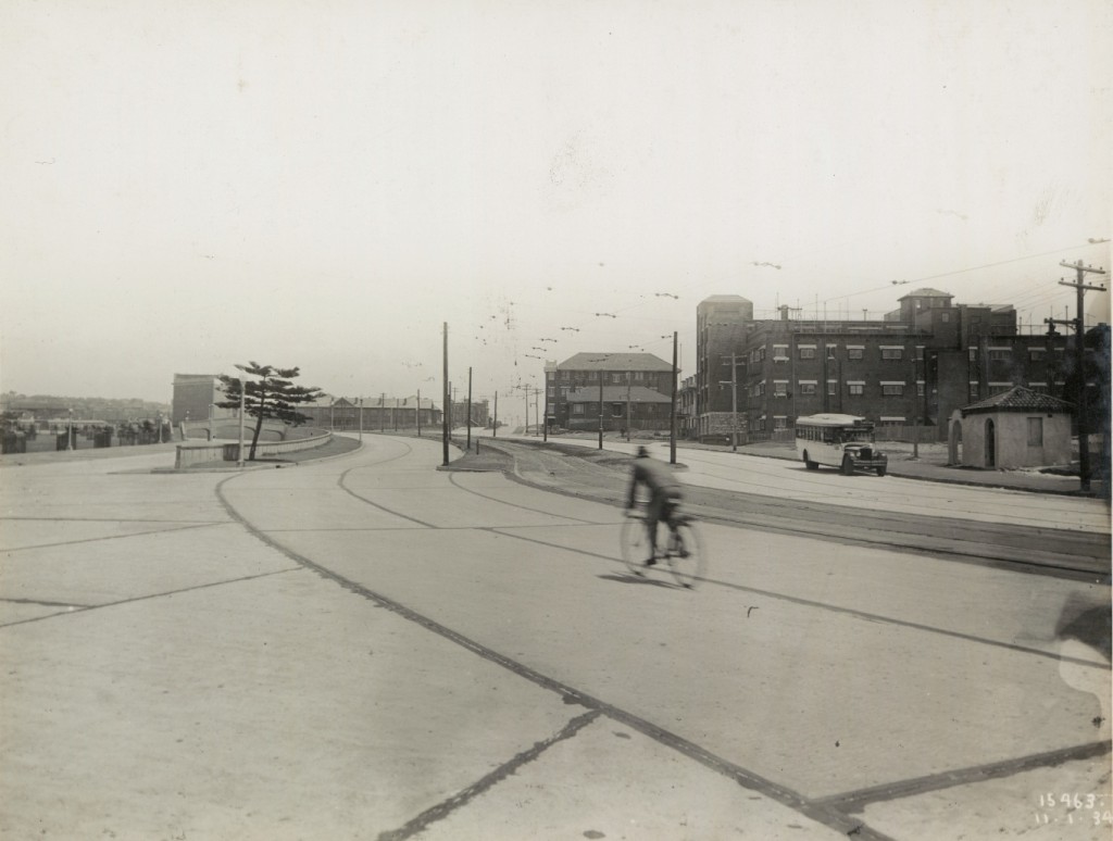 Caption: M.R. 172 [Main Road 172] - Campbell Parade - Waverley - Looking south from north end of Marine Drive. [Bondi]  Digital ID: 20224_a038_001377.jpg  Date: 11/01/1934 